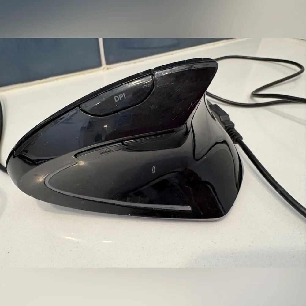 Black Ergonomic Vertical Mouse